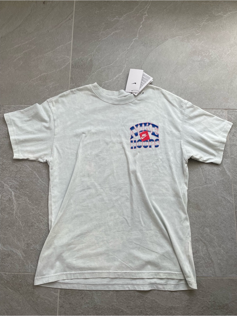 Nike Men’s Light White Graphic 'Nike Hoops' Tee